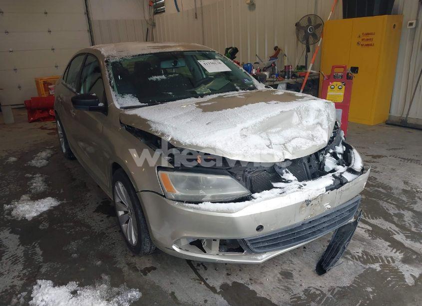2014 Volkswagen Jetta 2.0L S (VIN 3VW2K7AJ8EM209233) main photo