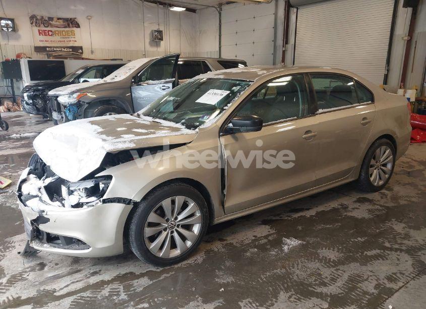 Photo 2 of 2014 Volkswagen Jetta 2.0L S (VIN 3VW2K7AJ8EM209233)