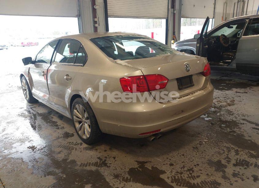 Photo 3 of 2014 Volkswagen Jetta 2.0L S (VIN 3VW2K7AJ8EM209233)