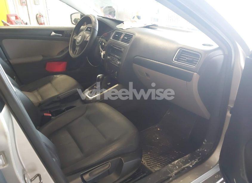 Photo 5 of 2014 Volkswagen Jetta 2.0L S (VIN 3VW2K7AJ8EM209233)