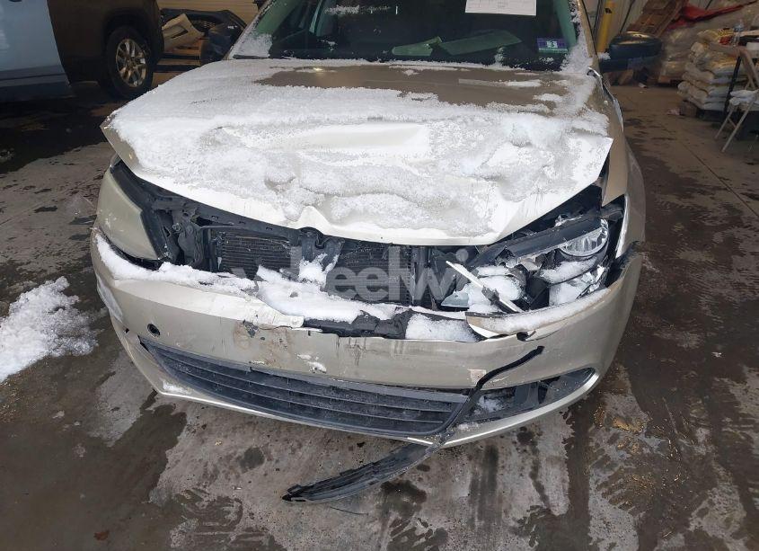 Photo 6 of 2014 Volkswagen Jetta 2.0L S (VIN 3VW2K7AJ8EM209233)