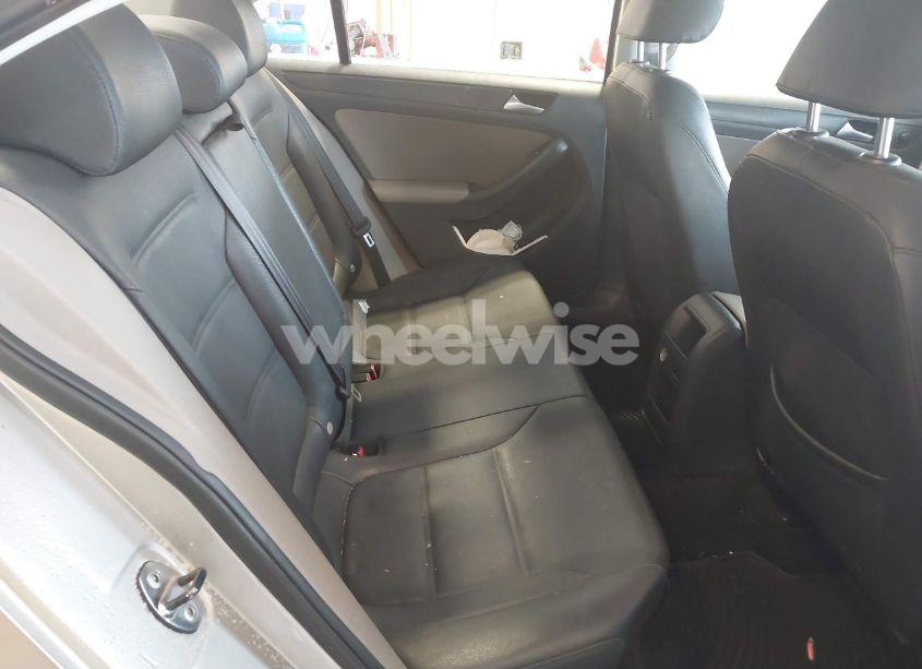 Photo 8 of 2014 Volkswagen Jetta 2.0L S (VIN 3VW2K7AJ8EM209233)