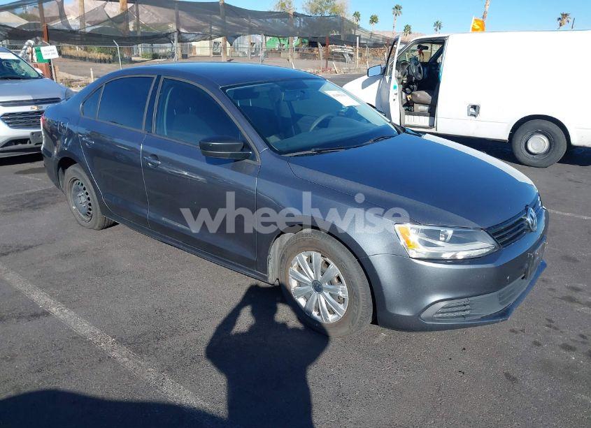2014 Volkswagen Jetta 2.0L S (VIN 3VW2K7AJ8EM230339) main photo