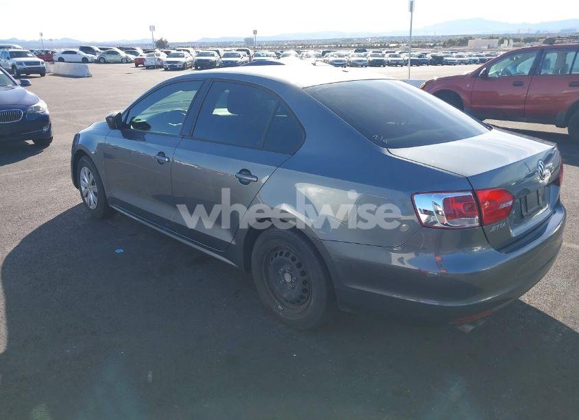 Photo 3 of 2014 Volkswagen Jetta 2.0L S (VIN 3VW2K7AJ8EM230339)