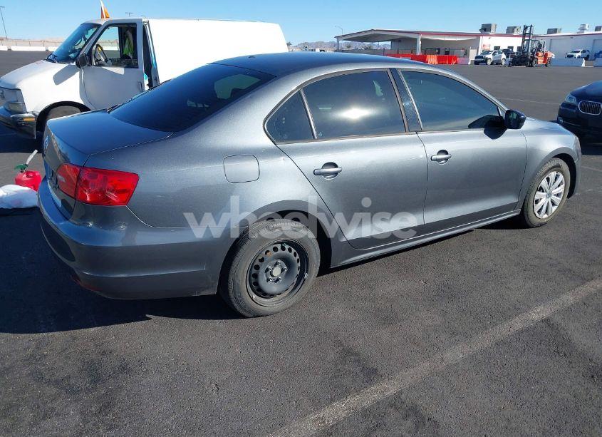 Photo 4 of 2014 Volkswagen Jetta 2.0L S (VIN 3VW2K7AJ8EM230339)