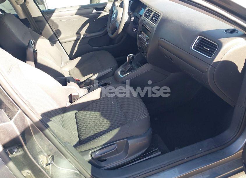 Photo 5 of 2014 Volkswagen Jetta 2.0L S (VIN 3VW2K7AJ8EM230339)