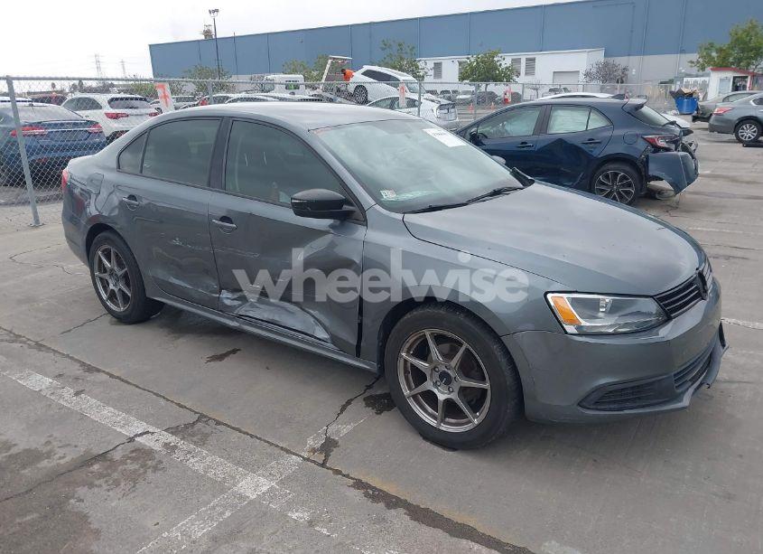 2014 Volkswagen Jetta 2.0L S (VIN 3VW2K7AJ8EM230714) main photo