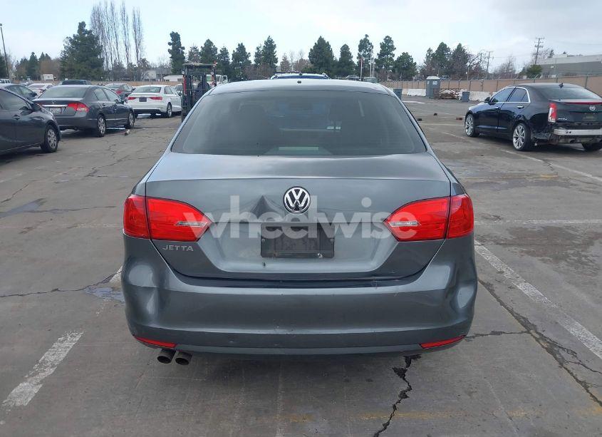 Photo 16 of 2014 Volkswagen Jetta 2.0L S (VIN 3VW2K7AJ8EM230714)