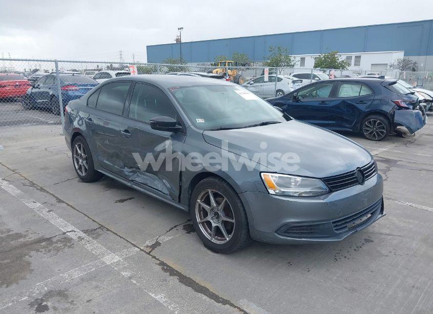 Photo 17 of 2014 Volkswagen Jetta 2.0L S (VIN 3VW2K7AJ8EM230714)