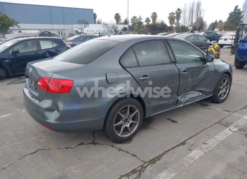 Photo 4 of 2014 Volkswagen Jetta 2.0L S (VIN 3VW2K7AJ8EM230714)