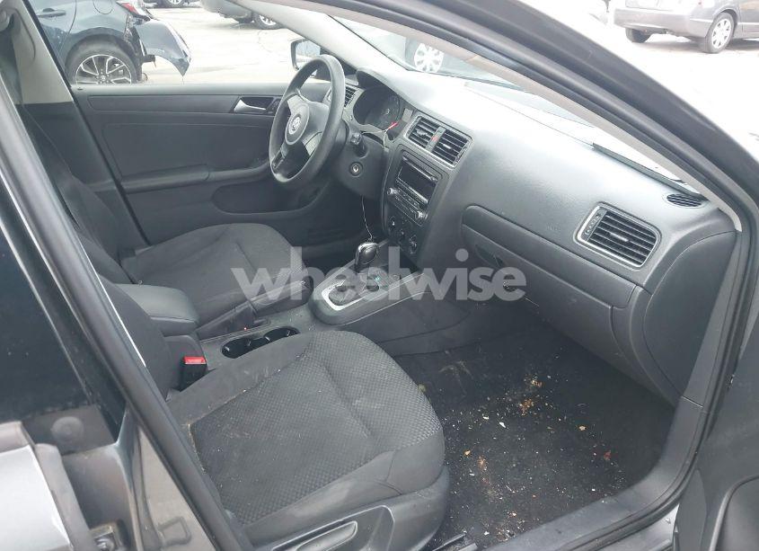 Photo 5 of 2014 Volkswagen Jetta 2.0L S (VIN 3VW2K7AJ8EM230714)