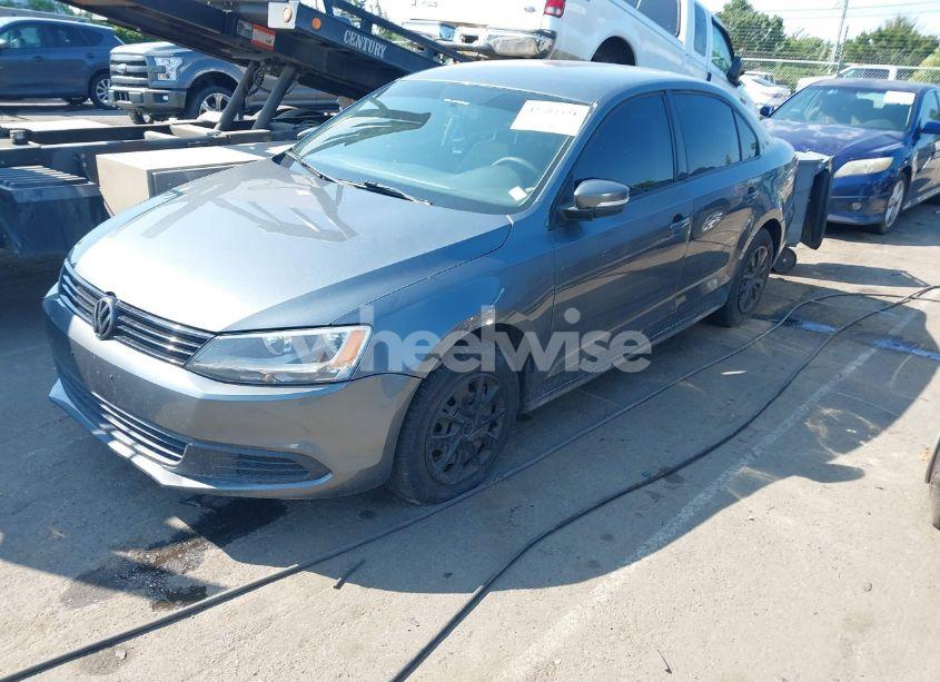 Photo 2 of 2014 Volkswagen Jetta 2.0L S (VIN 3VW2K7AJ8EM231345)