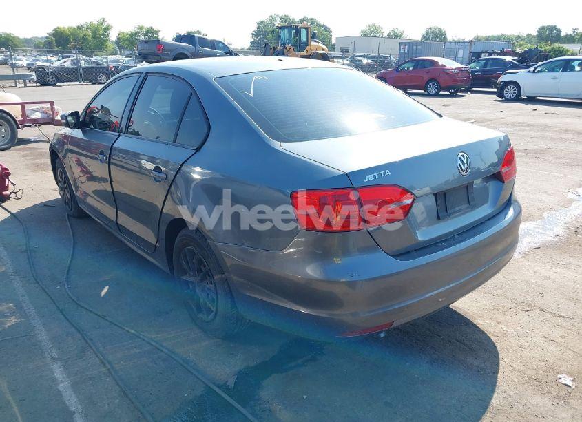 Photo 3 of 2014 Volkswagen Jetta 2.0L S (VIN 3VW2K7AJ8EM231345)