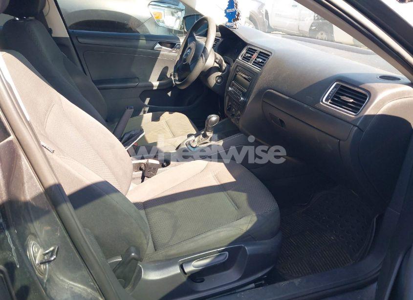 Photo 5 of 2014 Volkswagen Jetta 2.0L S (VIN 3VW2K7AJ8EM231345)