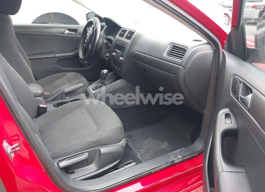 Photo 5 of 2014 Volkswagen Jetta 2.0L S (VIN 3VW2K7AJ8EM250526)