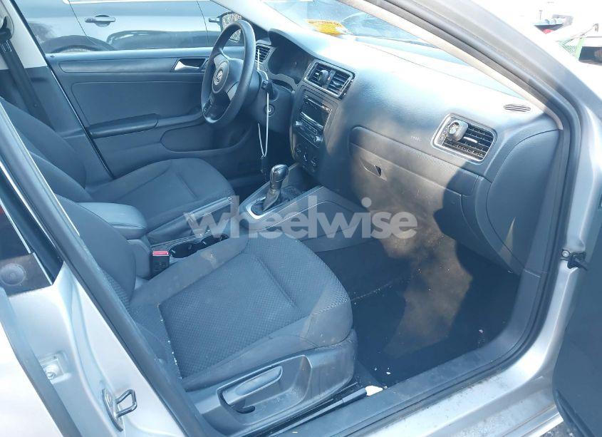 Photo 5 of 2014 Volkswagen Jetta 2.0L S (VIN 3VW2K7AJ8EM250705)