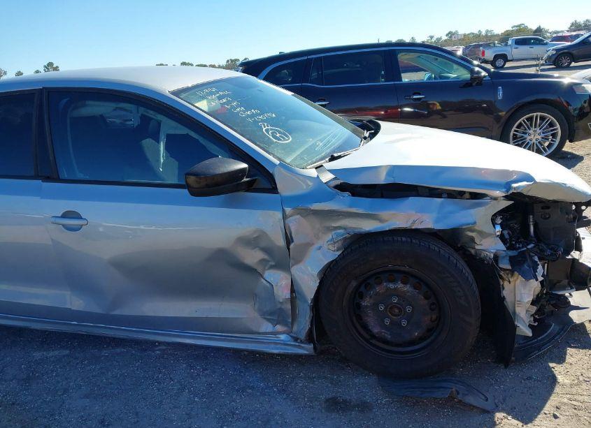 Photo 14 of 2014 Volkswagen Jetta 2.0L S (VIN 3VW2K7AJ8EM290248)