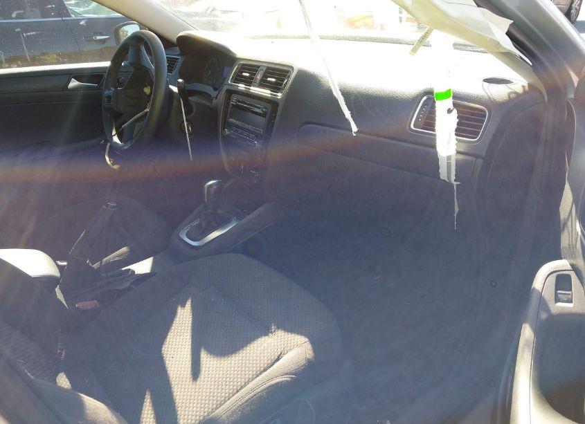 Photo 5 of 2014 Volkswagen Jetta 2.0L S (VIN 3VW2K7AJ8EM290248)