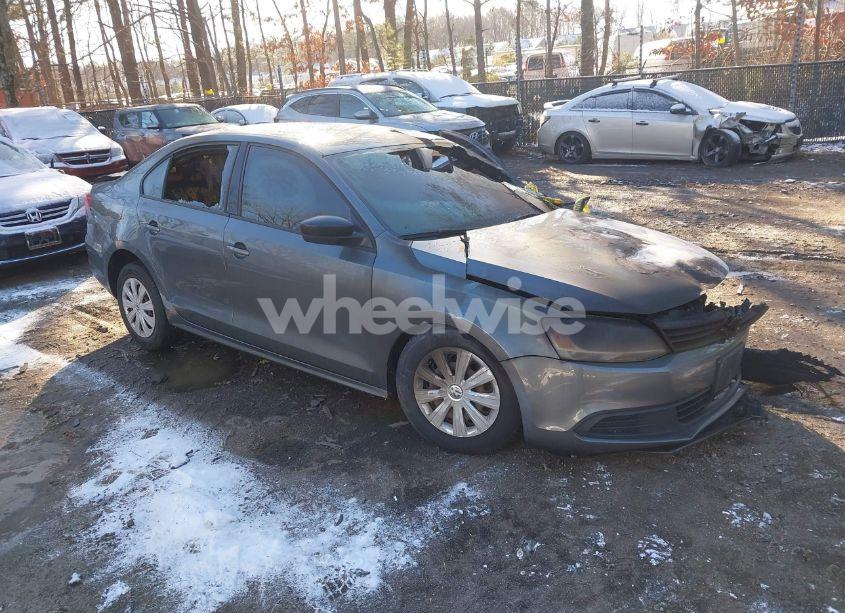 2014 Volkswagen Jetta 2.0L S (VIN 3VW2K7AJ8EM324737) main photo