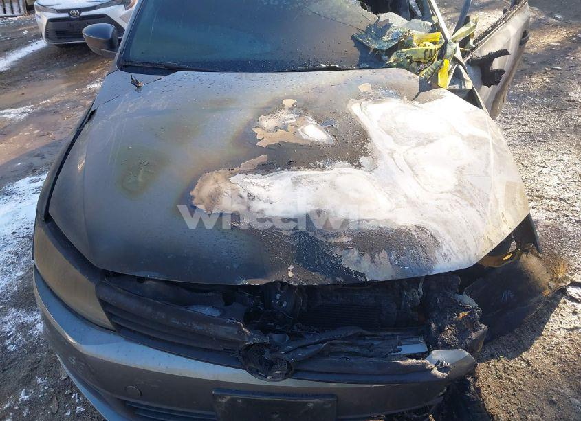 Photo 10 of 2014 Volkswagen Jetta 2.0L S (VIN 3VW2K7AJ8EM324737)