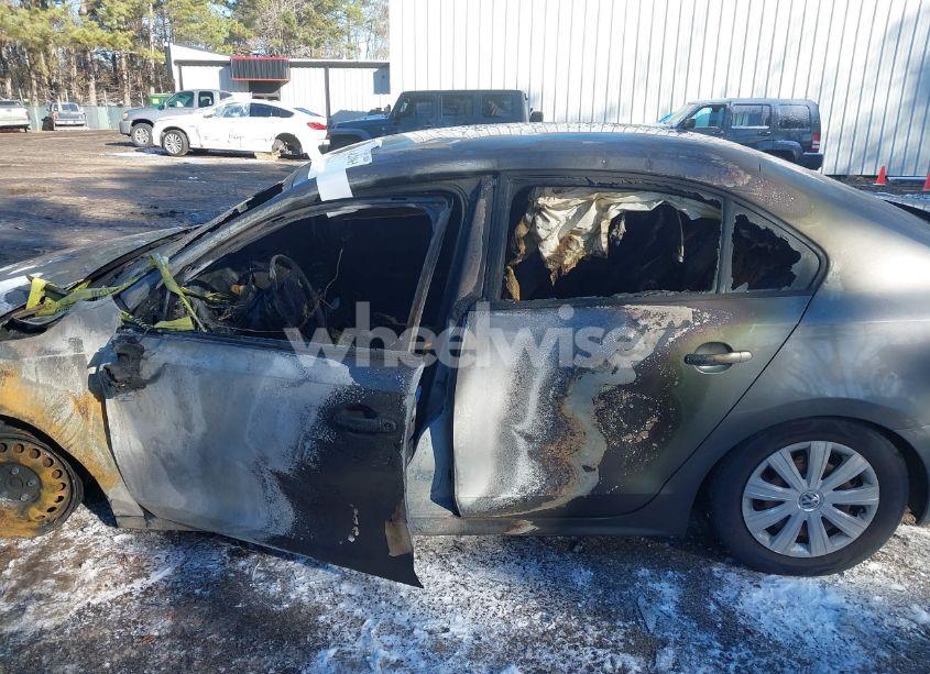 Photo 13 of 2014 Volkswagen Jetta 2.0L S (VIN 3VW2K7AJ8EM324737)