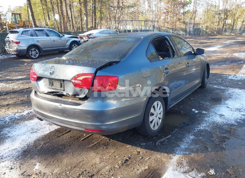 Photo 4 of 2014 Volkswagen Jetta 2.0L S (VIN 3VW2K7AJ8EM324737)