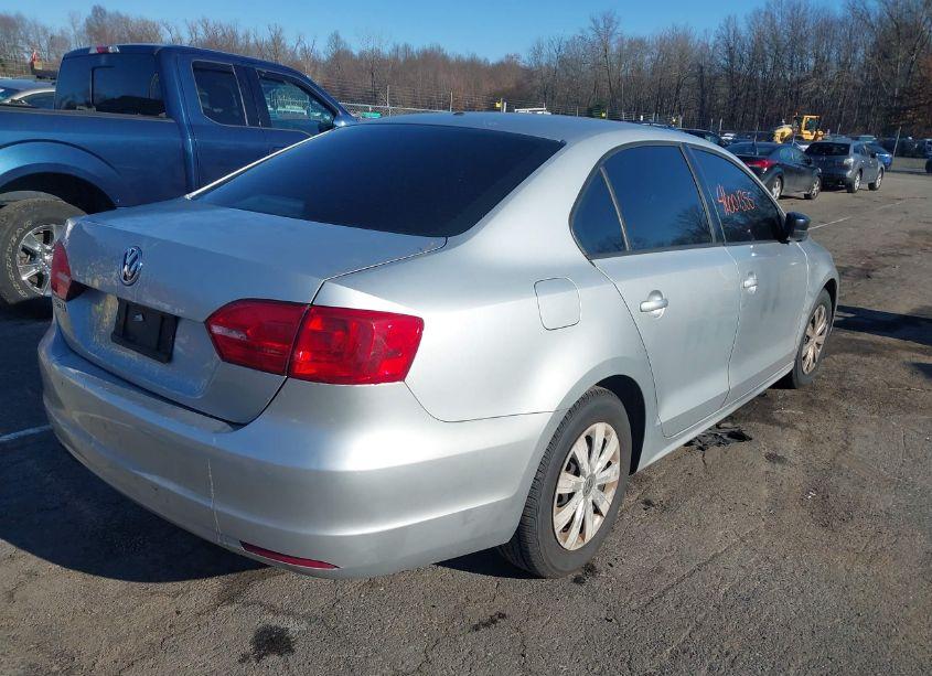 Photo 4 of 2014 Volkswagen Jetta 2.0L S (VIN 3VW2K7AJ8EM413000)