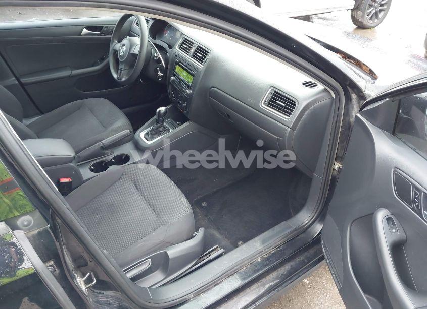 Photo 5 of 2014 Volkswagen Jetta 2.0L S (VIN 3VW2K7AJ8EM440374)