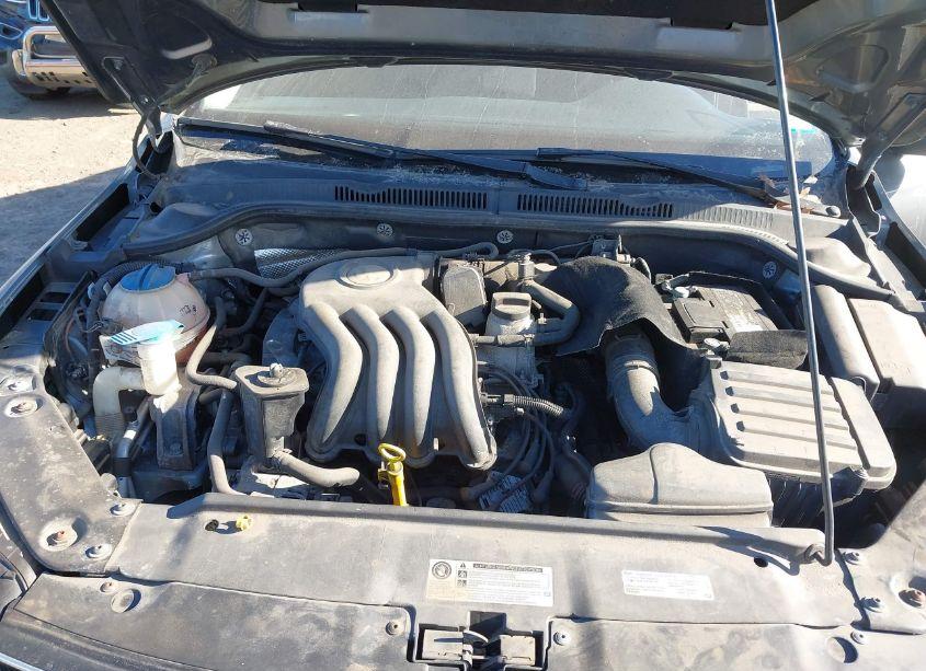 Photo 10 of 2015 Volkswagen Jetta 2.0L S (VIN 3VW2K7AJ8FM279588)