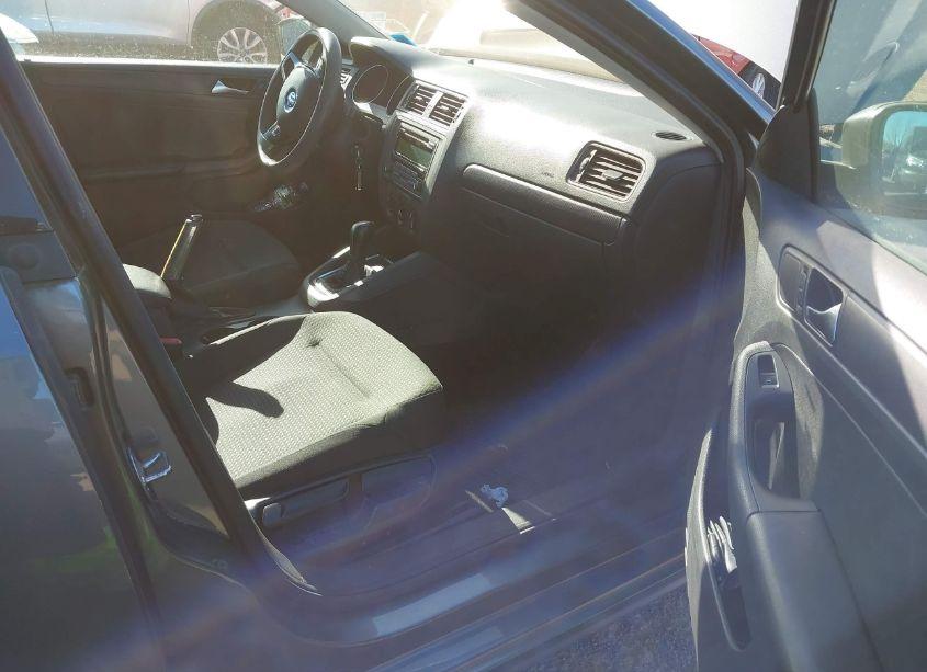 Photo 5 of 2015 Volkswagen Jetta 2.0L S (VIN 3VW2K7AJ8FM279588)