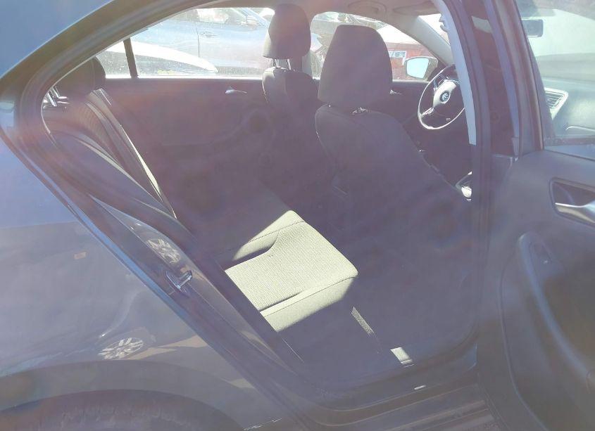 Photo 8 of 2015 Volkswagen Jetta 2.0L S (VIN 3VW2K7AJ8FM279588)