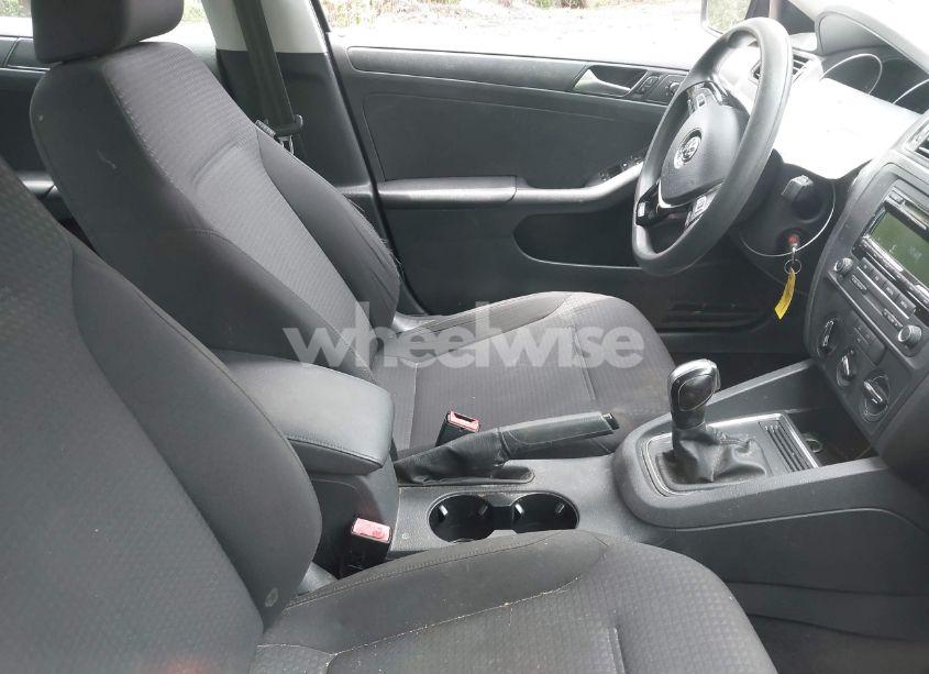 Photo 5 of 2015 Volkswagen Jetta 2.0L S (VIN 3VW2K7AJ8FM339580)