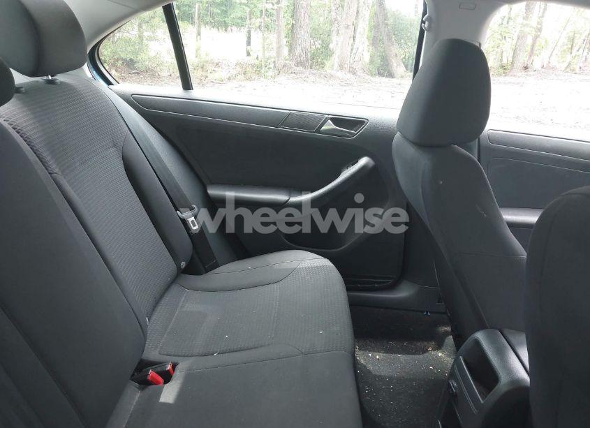 Photo 8 of 2015 Volkswagen Jetta 2.0L S (VIN 3VW2K7AJ8FM339580)