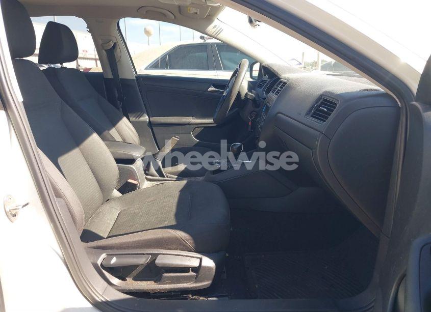 Photo 5 of 2015 Volkswagen Jetta 2.0L S (VIN 3VW2K7AJ8FM357299)