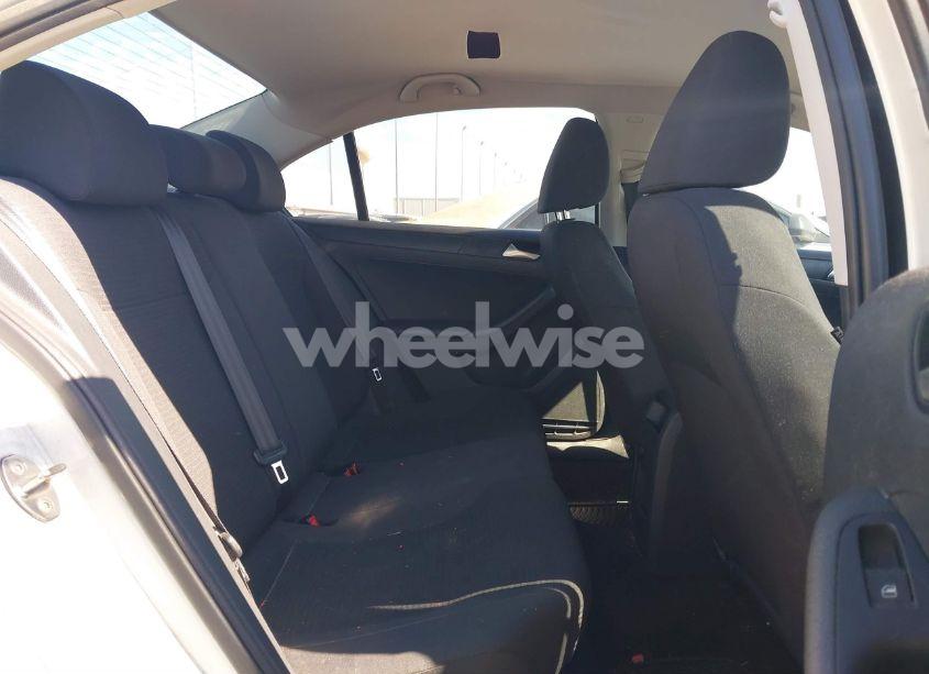Photo 8 of 2015 Volkswagen Jetta 2.0L S (VIN 3VW2K7AJ8FM357299)