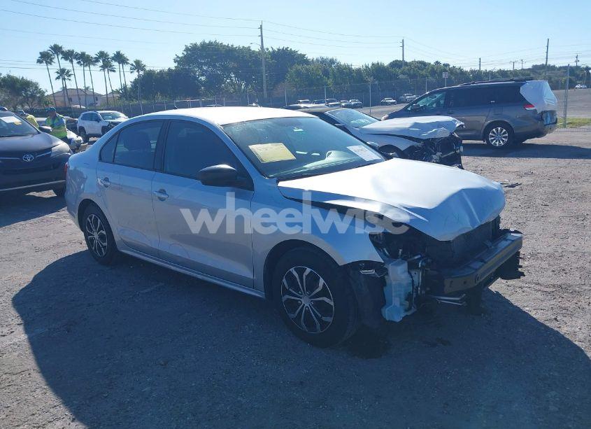 2015 Volkswagen Jetta 2.0L S (VIN 3VW2K7AJ8FM404282) main photo