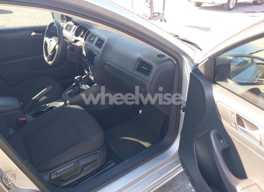 Photo 5 of 2015 Volkswagen Jetta 2.0L S (VIN 3VW2K7AJ8FM404282)