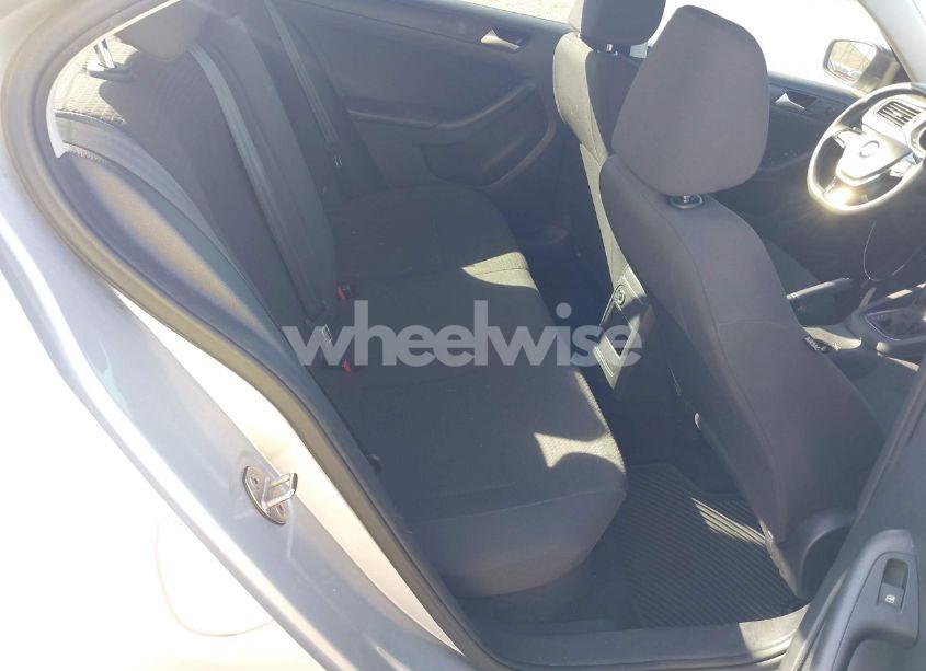 Photo 8 of 2015 Volkswagen Jetta 2.0L S (VIN 3VW2K7AJ8FM404282)