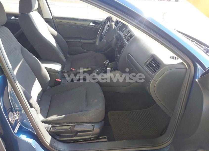 Photo 5 of 2015 Volkswagen Jetta 2.0L S (VIN 3VW2K7AJ8FM423642)