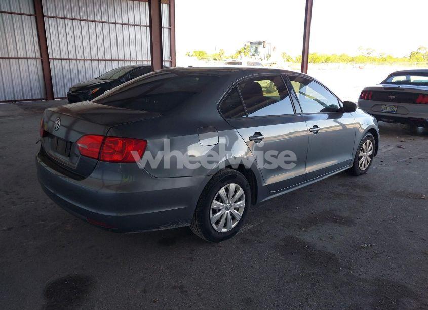 Photo 4 of 2011 Volkswagen Jetta 2.0L S (VIN 3VW2K7AJ9BM066854)