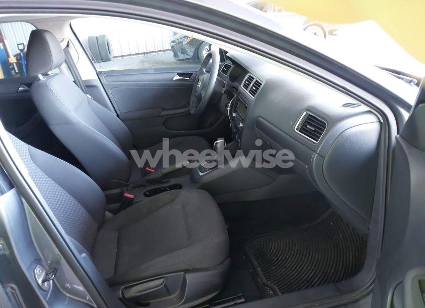 Photo 5 of 2011 Volkswagen Jetta 2.0L S (VIN 3VW2K7AJ9BM066854)