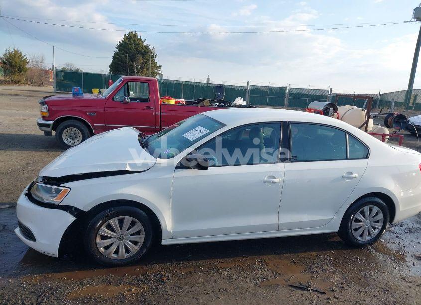 Photo 14 of 2011 Volkswagen Jetta 2.0L S (VIN 3VW2K7AJ9BM093570)