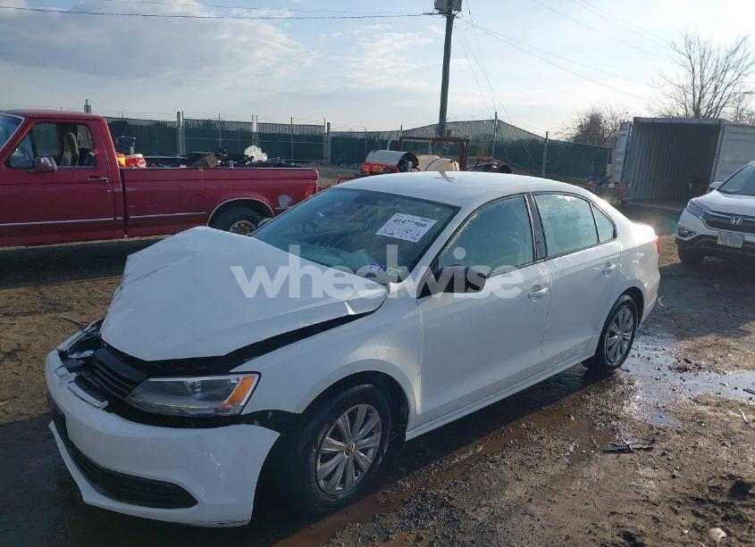 Photo 2 of 2011 Volkswagen Jetta 2.0L S (VIN 3VW2K7AJ9BM093570)