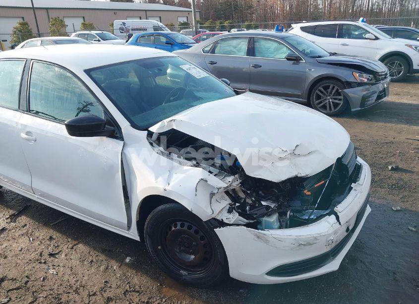 Photo 6 of 2011 Volkswagen Jetta 2.0L S (VIN 3VW2K7AJ9BM093570)