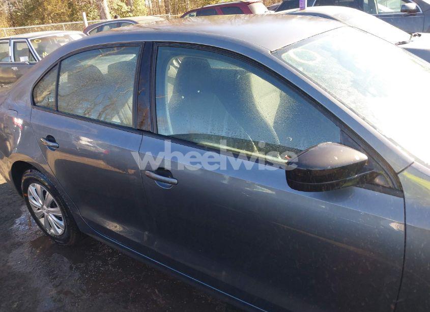 Photo 13 of 2011 Volkswagen Jetta 2.0L S (VIN 3VW2K7AJ9BM113459)