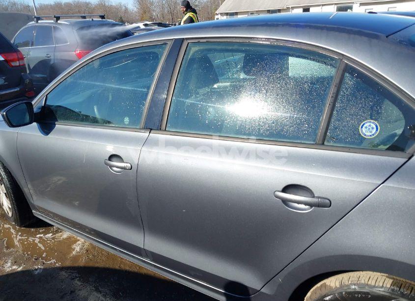 Photo 14 of 2011 Volkswagen Jetta 2.0L S (VIN 3VW2K7AJ9BM113459)