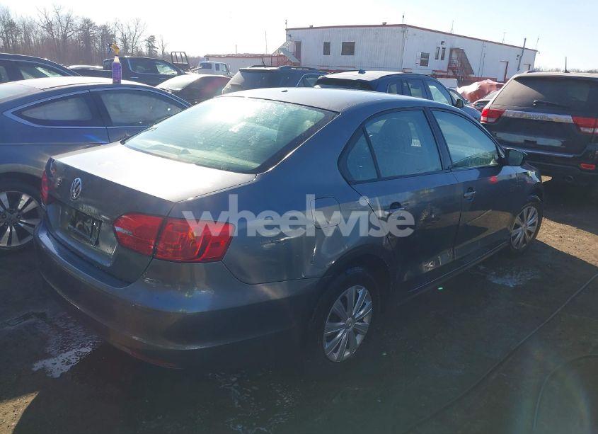 Photo 4 of 2011 Volkswagen Jetta 2.0L S (VIN 3VW2K7AJ9BM113459)