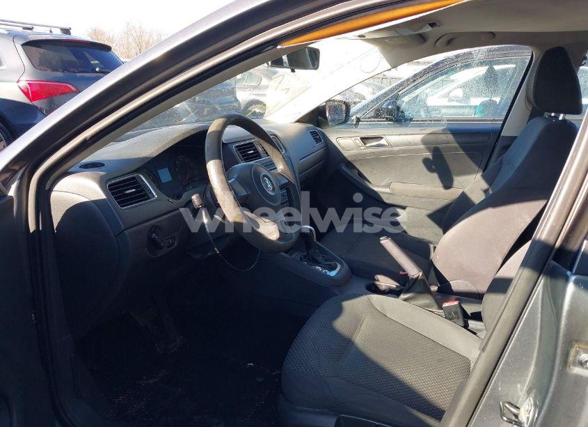 Photo 5 of 2011 Volkswagen Jetta 2.0L S (VIN 3VW2K7AJ9BM113459)