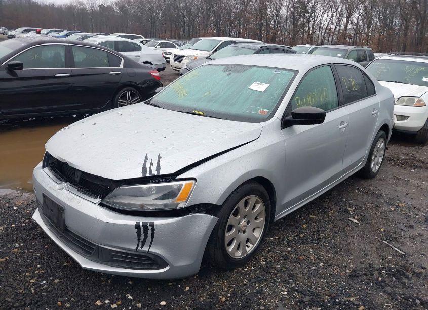 Photo 2 of 2011 Volkswagen Jetta 2.0L S (VIN 3VW2K7AJ9BM308221)