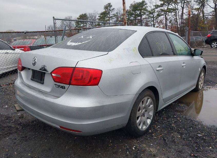 Photo 4 of 2011 Volkswagen Jetta 2.0L S (VIN 3VW2K7AJ9BM308221)